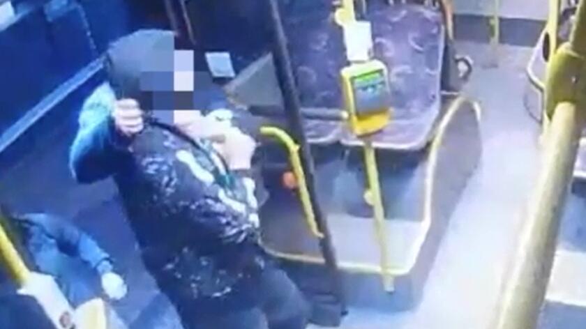 Kierująca autobusem uratowała 15-latka przed nożownikiem. "Może czuć się bohaterką"