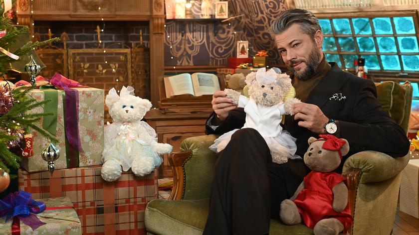 Olivier Janiak z misiem Fundacji TVN. 