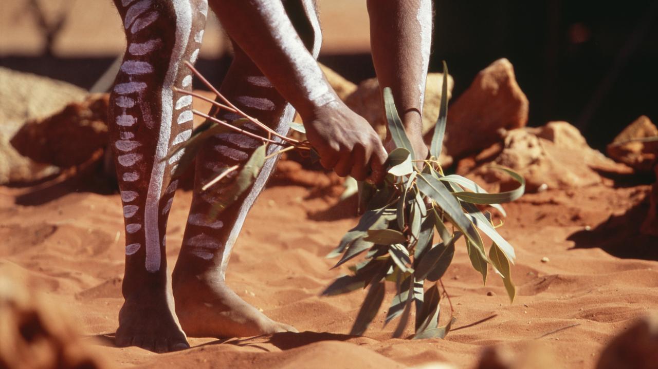 Aborygeni są rdzennymi mieszkańcami Australii. Warto poznać ich pochodzenie, tradycję i unikalną kulturę.