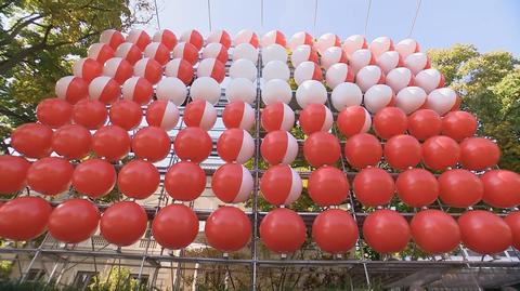 Przed budynkiem Ambasady Szwajcarii pojawiła się instalacja artystyczna z okazji 100-lecia placówki. 