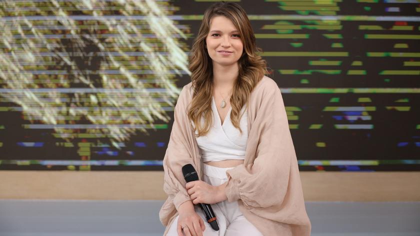 Karolina Charko prezentuje nowy singiel. Na scenie Dzień Dobry TVN zaśpiewała utwór "Leć"