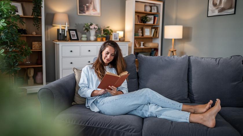 kobieta, która czyta 