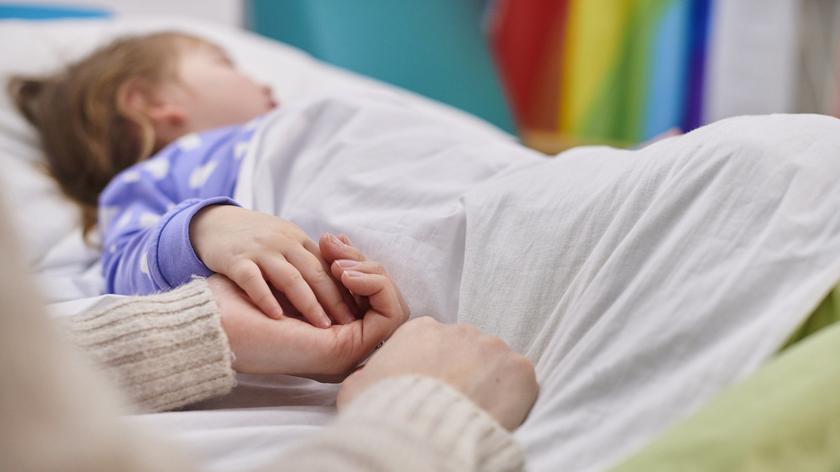 dziecko w szpitalu 