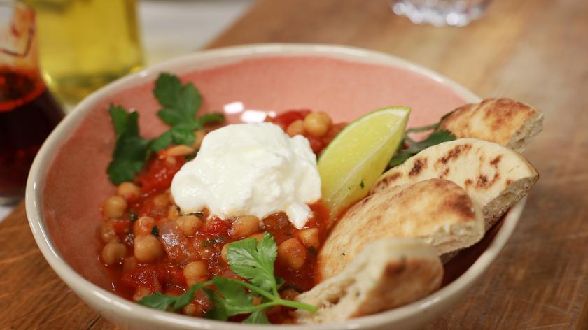 Ciecierzyca duszona w pomidorach