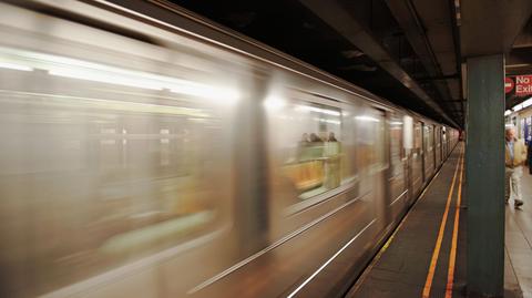 Są ofiary trendu "metro surfing"