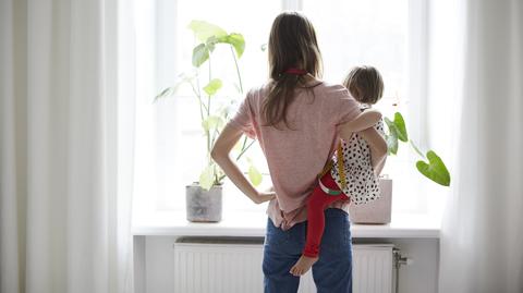 Polki chętniej rodzą dzieci? Jest jeden warunek
