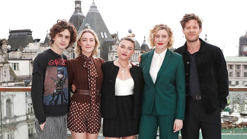 Obsada i reżyserka filmu "Małe kobietki" z 2019 roku