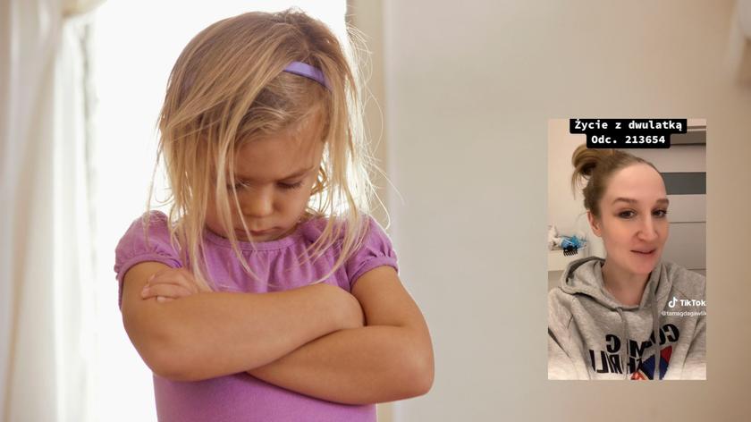 Naburmuszona kilkulatka ze spuszczonym w ziemię wzrokiem