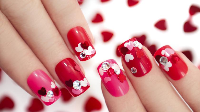 Jelly Heart to najsłodszy manicure na Walentynki. Jak go wykonać?