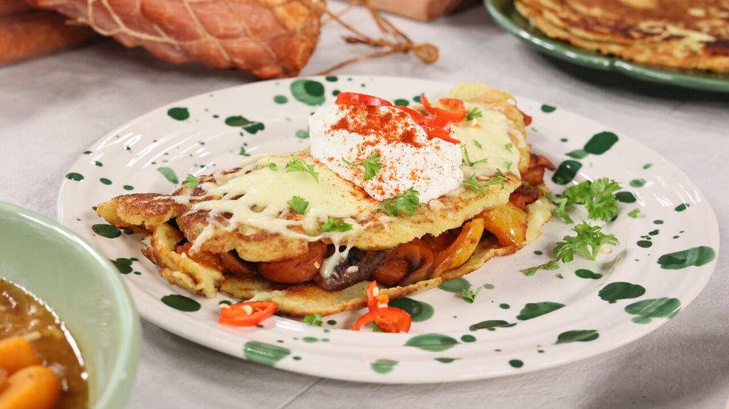 Tortilla de patatas z kiełbaskami z jalapeno