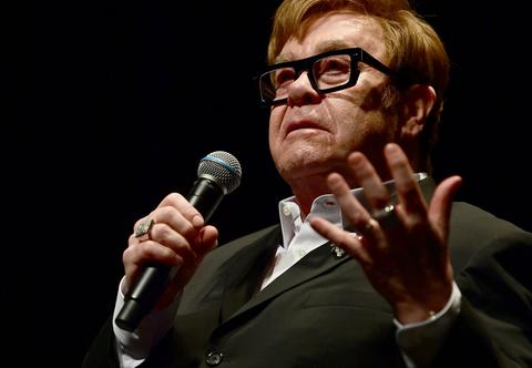 Elton John ujawnia bolesną prawdę o swoim wzroku. "Straciłem prawe oko"