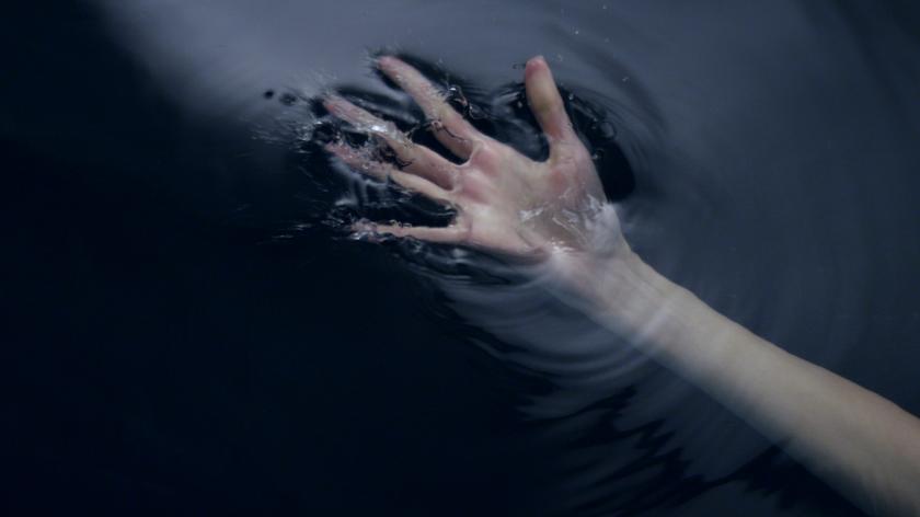 Ręka w wodzie