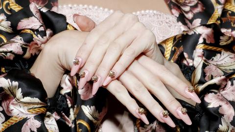 Nietypowy manicure na wakacje - inspiracje