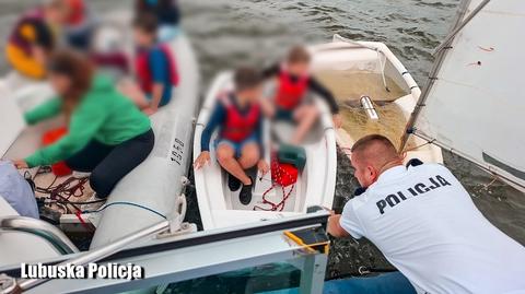 Silny wiatr przewrócił żaglówki z dziećmi