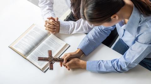 Episkopat krytykuje rząd za zmiany w lekcjach religii