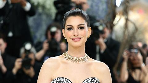 Anne Hathaway na Met Gali 2026