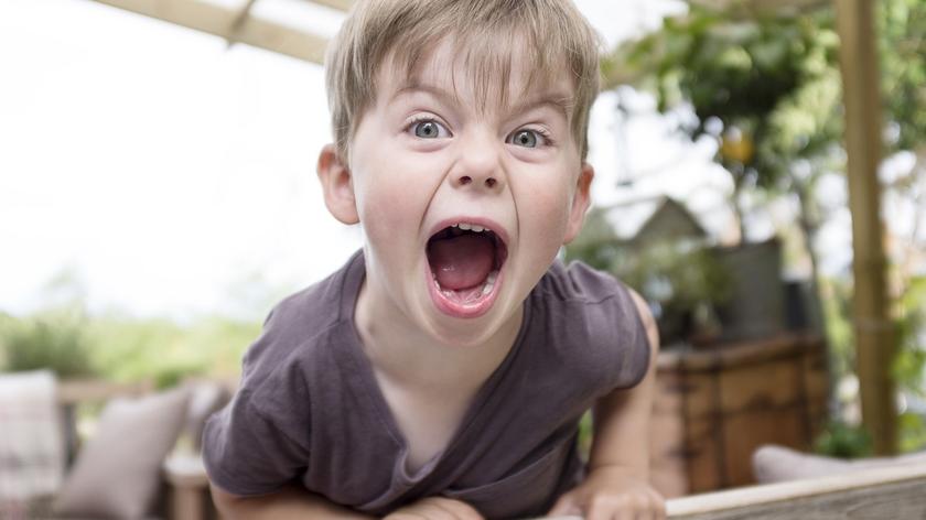 dziecko, które krzyczy 