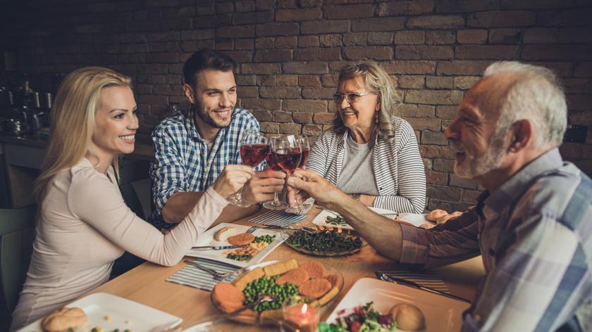 Młode małżeństwo i teściowie