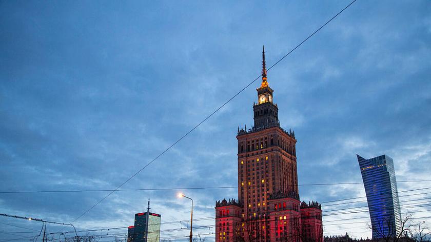 Pałac Kultury i Nauki w Warszawie nocą
