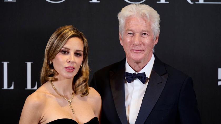 Richard Gere dumnie pozuje z młodszą o 34 lata żoną. "To jest nasz moment"