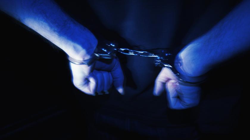 aresztowany mężczyzna 