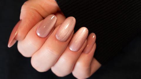 Barcode Nails – futurystyczny manicure, który zdominuje 2026 rok