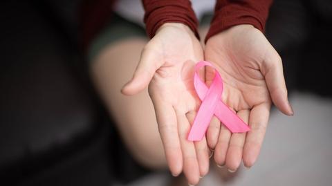 Rak piersi - co to za choroba? "Codziennie 50 Polek dowiaduje się o diagnozie"