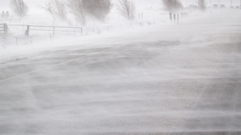 Wydano alerty RCB. Możliwe przerwy w dostawie prądu, a część dróg może być nieprzejezdna