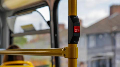Kierowca autobusu pomógł pasażerce
