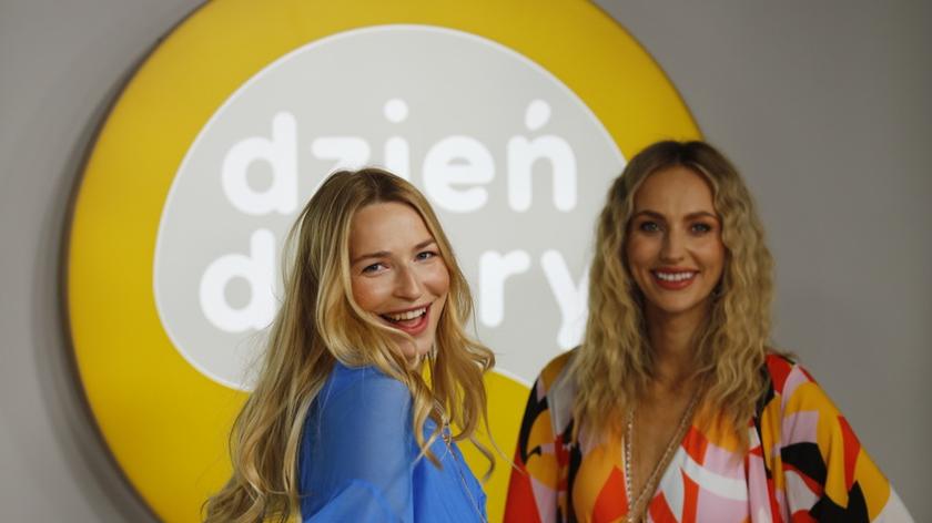 Stylistka opowiedziała o tym jaką biżuterię wybrać na plażę. W tym sezonie modne jest niemal wszystko? Jak łączyć  poszczególne elementy?