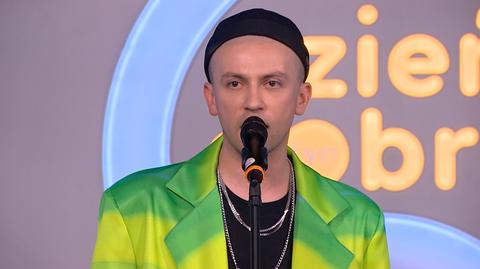 Arek Kłusowski w piosence "Papierowy dom"