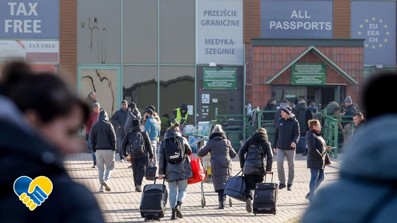 Przejście graniczne Medyka-Szeginie, uchodźcy z Ukrainy uciekają do Polski