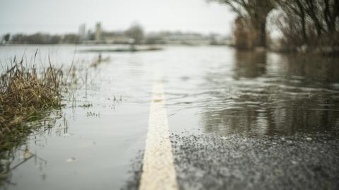 IMGW wydało alerty na najbliższe dni. W tych regionach może być niebezpiecznie