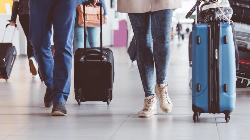 Pasażerowie z bagażami