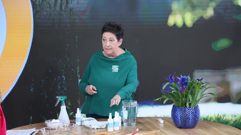 Małgorzata Świgoń i prezentuje zastosowanie wody utlenionej