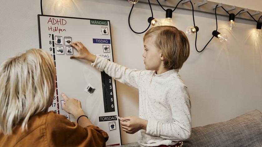 dziecko przy tablicy