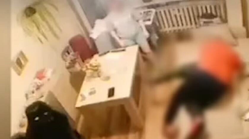 Ojciec przyduszał dziecko, matka nie reagowała