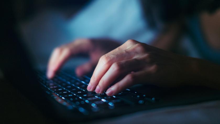 Uwaga na internetowych oszustów