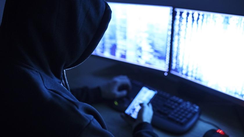 cyberprzestępcy, komputer, oszustwo