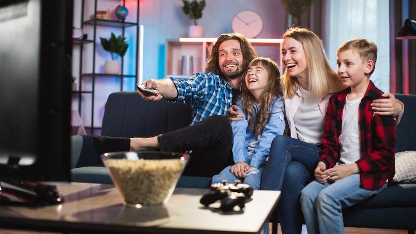 Rodzina przed telewizorem