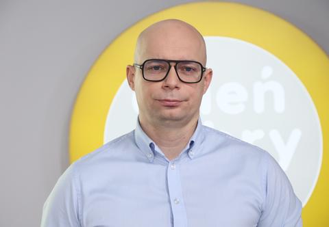 Jak zadbać o kolana, aby uniknąć kontuzji? Zwróć uwagę na pozycje nóg podczas leżenia