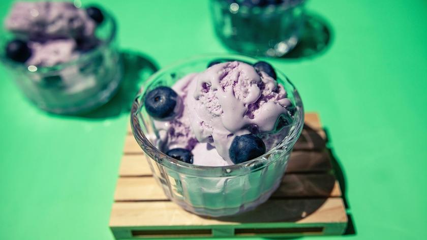 domowe lody jagodowe