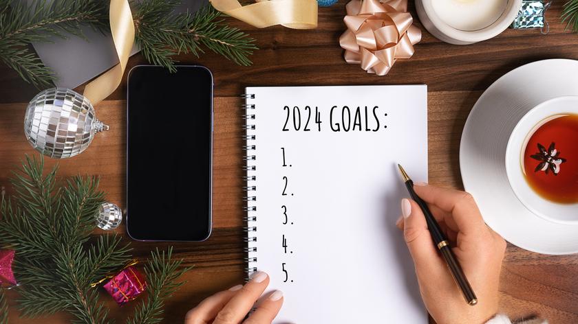 Osoba planuje cele na 2024 rok