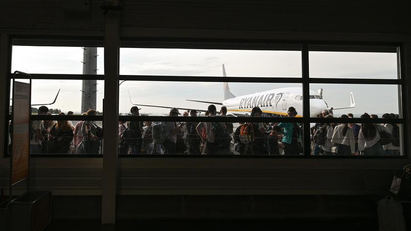 Samolot Ryanair, kolejka na lotnisku