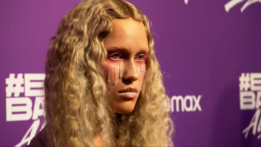 Premiera Bring Back Alice