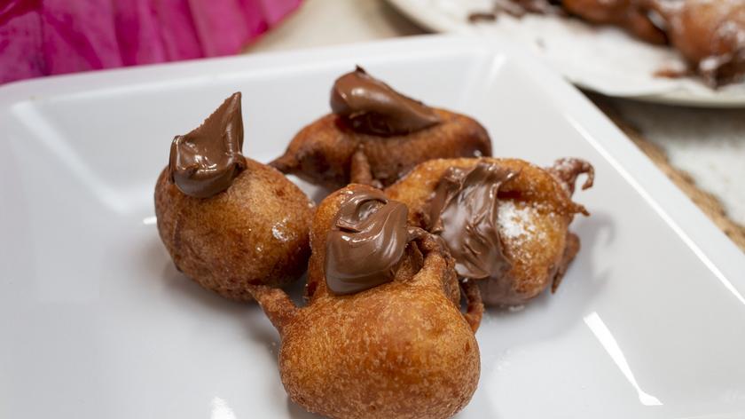 Poznajcie przepis na najprostsze pączki a'la racuchy. Prościej się nie da