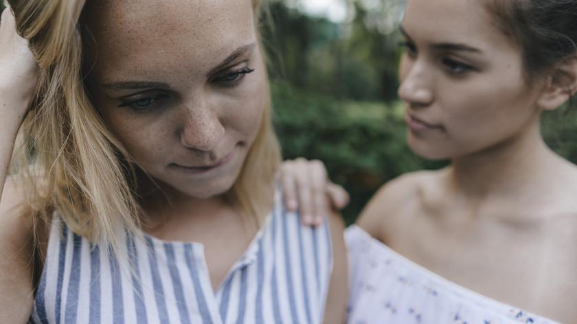 rozmowa dwóch przyjaciółek 