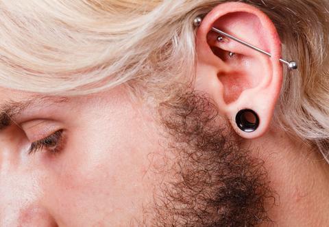 Nietypowy piercing - tunele, rozpychacze i biżuteria intymna
