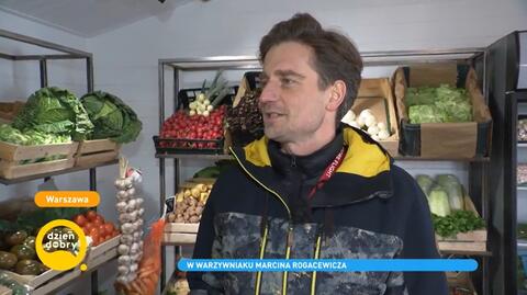 Gra w teatrze i prowadzi warzywniak