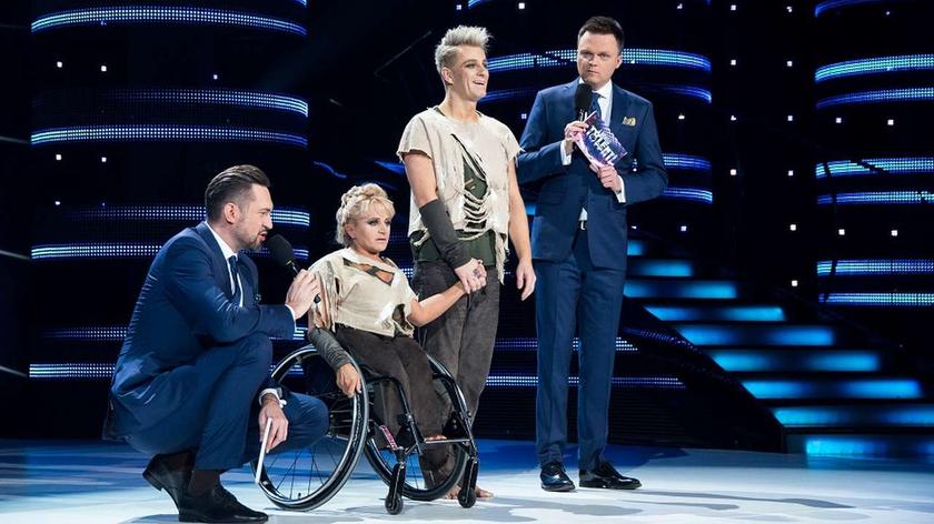 finaliści programu "Mam talent" na scenie z Marcinem Prokopem i Szymonem Hołownią